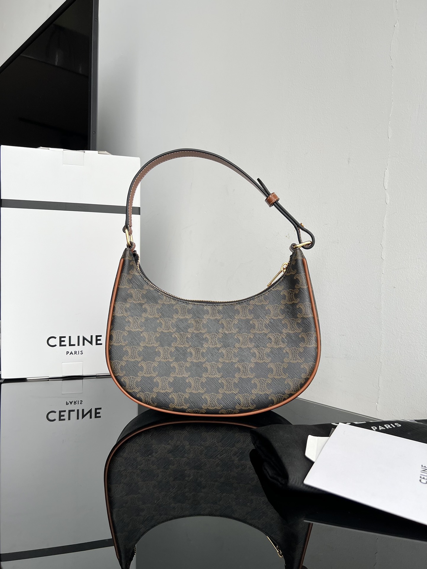 CELINE AVA TRIOMPHE canvas handbag, retro presbyopic armpit bag, shoulder bag for women, pea bag. Size: 23cmX 14cmX 7cm. . Coated PVC with origin