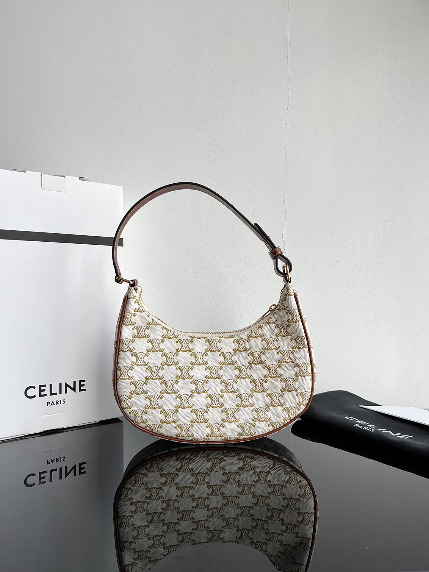 CELINE AVA TRIOMPHE canvas handbag, retro presbyopic armpit bag, shoulder bag for women, pea bag. Size: 23cmX 14cmX 7cm. . Coated PVC with origin