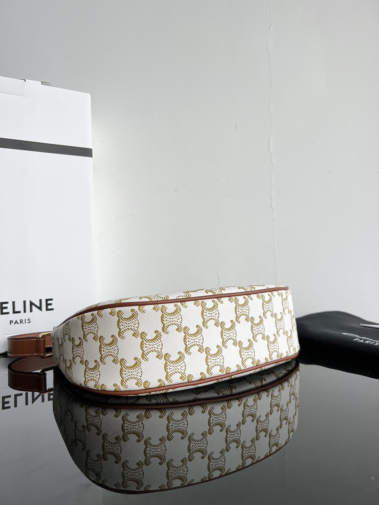 CELINE AVA TRIOMPHE canvas handbag, retro presbyopic armpit bag, shoulder bag for women, pea bag. Size: 23cmX 14cmX 7cm. . Coated PVC with origin