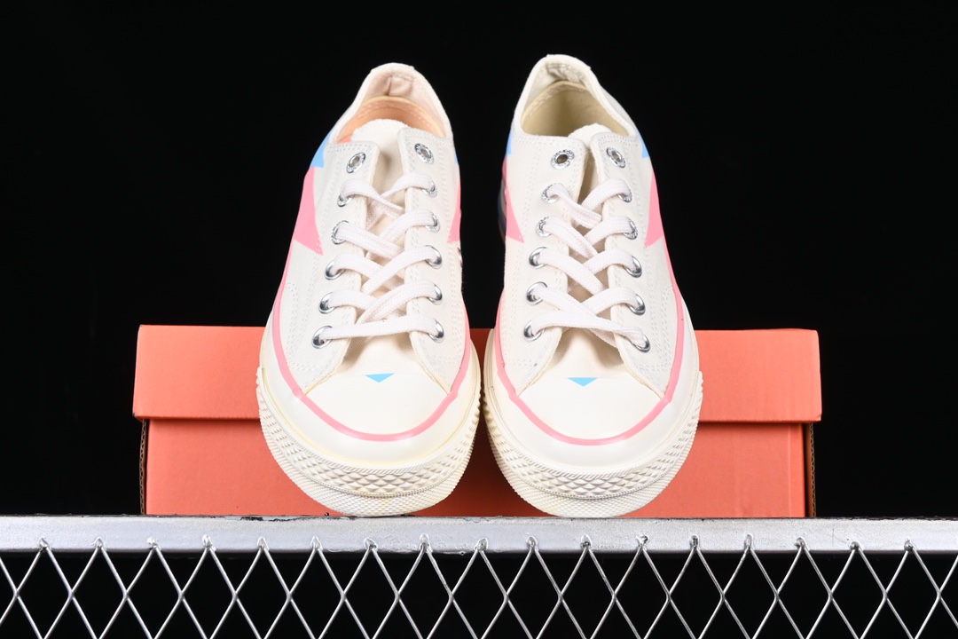 💰150纯原
Converse 1970s 全新撞色系列 低帮休闲板鞋 A07150C
#米白鞋身搭配撞色元素 附赠宽扁丝绸印花丝绸彩带 复古又温柔
尺码:35 36 36.5 37 37.5 38 39 39.5 40 41 41.5 42 42.5 43 44 M.C3