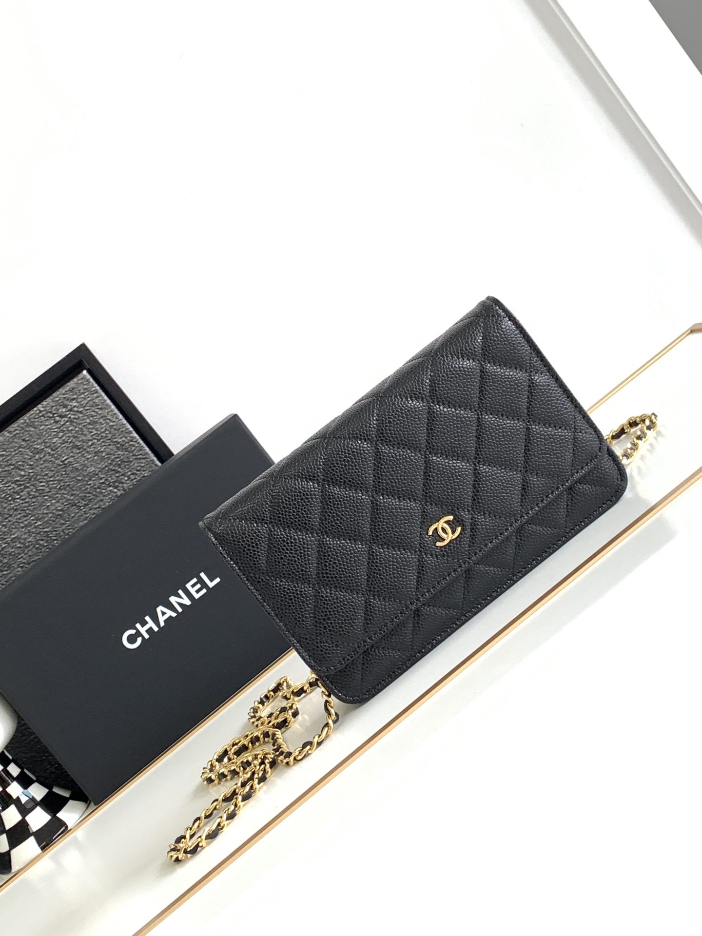 Hebilla de oro con bola hebilla de oro💥💥💥Bolso de la fortuna Chanel WOC Cadena de oro negro Chanel, esta relación pr…