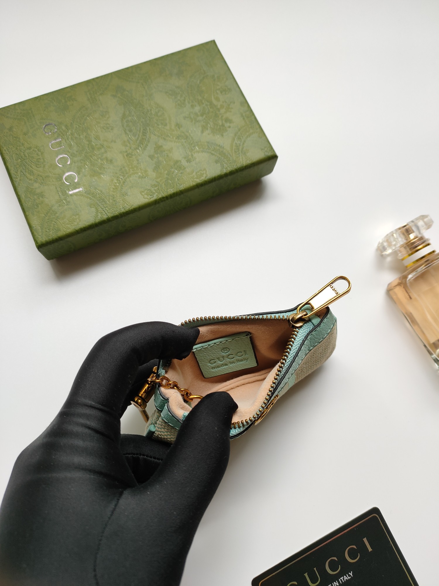 Gucci 小零钱包 - 大字布料と古銅双G金具のデザイン