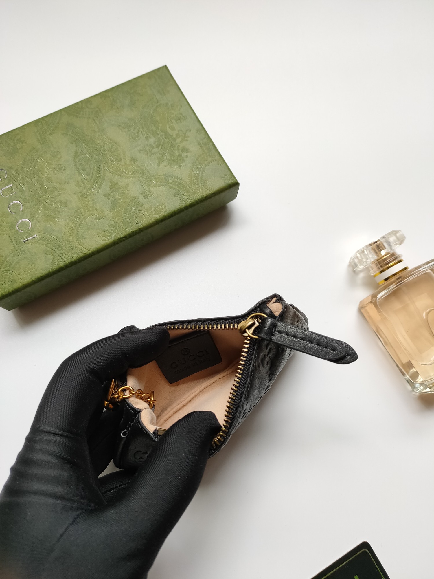 小牛皮製のコンパクトな小銭入れ - 古銅色のダブルG金具付き