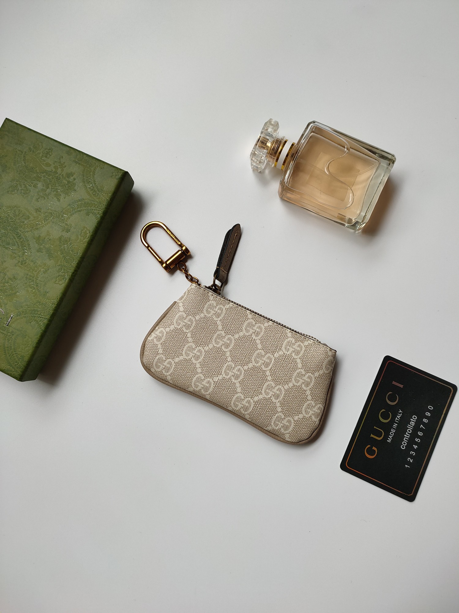 Gucci 小銭入れ - 上質な帆布と古銅のダブルG金具