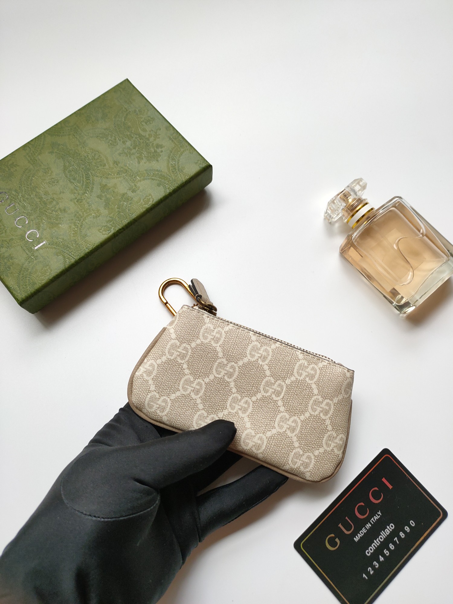 Gucci 小銭入れ - 上質な帆布と古銅のダブルG金具