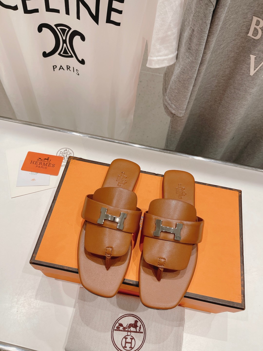 NO:257361,High-version Herme...s23 new arrival~H family classic H-button sandals, foot-climbing toe-climbing flat slippers Original craftsmanship This new style comes from the design concept of 