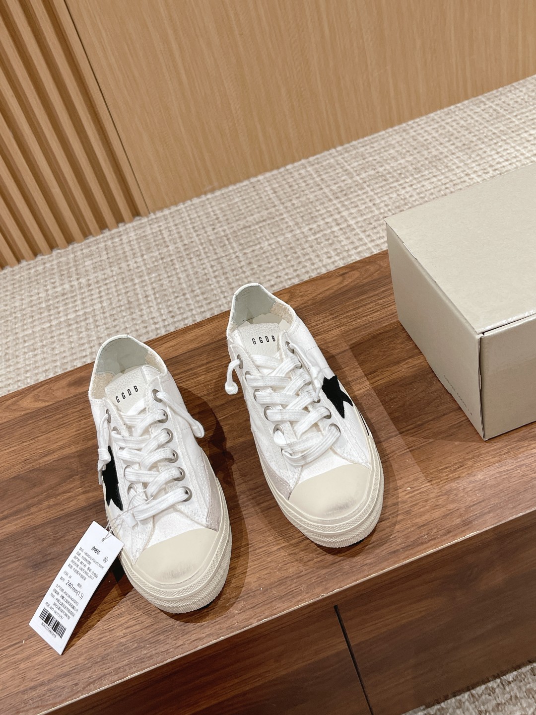 NO:263462,#Couple Model ★ -#｜Old retro small dirty shoes The exclusive three-layer sequin superposition process makes it shine in faint light!  Whoever wears it knows!  It flashed and exploded in the sunlight. The most eye-catching cub in the crowd is so versatile. The most important thing is that it is comfortable and easy to wear!  Peach pink sequins, really love it~ - MATERIAL Material - Upper Original Customized Greet Inner Imported Calfskin Outsole 1:1 open molded outsole Heel height 2cm size 35-44, casual shoes/sports shoes, sneakers, cowhide19860909#情侣款 ★ -#｜做旧复古小脏鞋 独家三层亮片叠加工艺使得它微弱光线下都能闪闪发光！谁穿谁知道！在日光下更是闪到爆炸,人群中最亮眼的崽,还百搭的要命,最关键的是又舒服又好穿！蜜桃粉亮片,真的很爱～ - MATERIAL 材质 - 鞋面 原版定制格力特 内里 进口小牛皮 大底 1:1开模大底 跟高 2cm size 35-44,休闲鞋/运动鞋,sneakers,cowhide,Women's Shoes