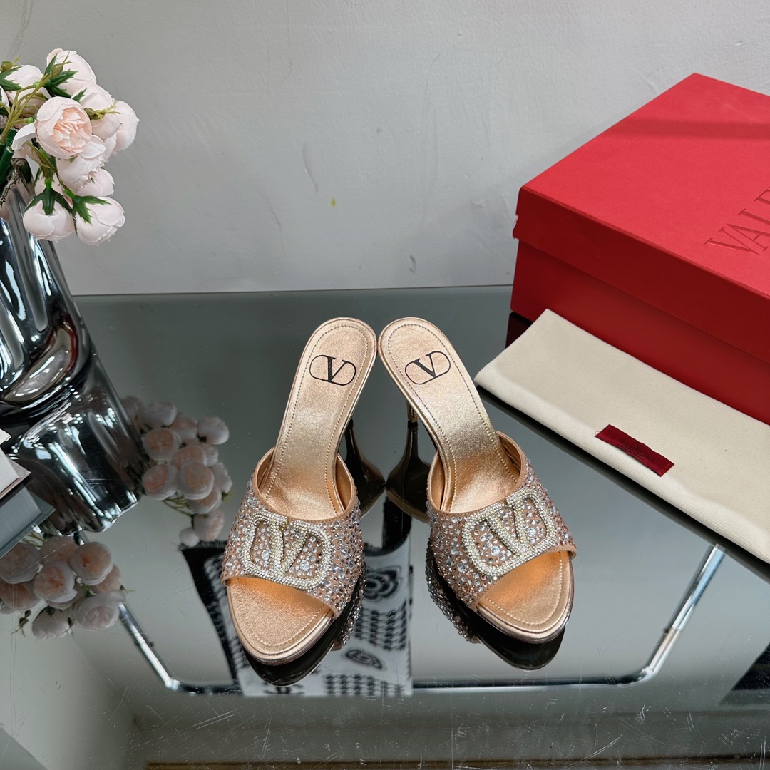 Valentino Designer
 Shoes Sandals Fake Genuine Leather Sheepskin Spring/Summer Collection