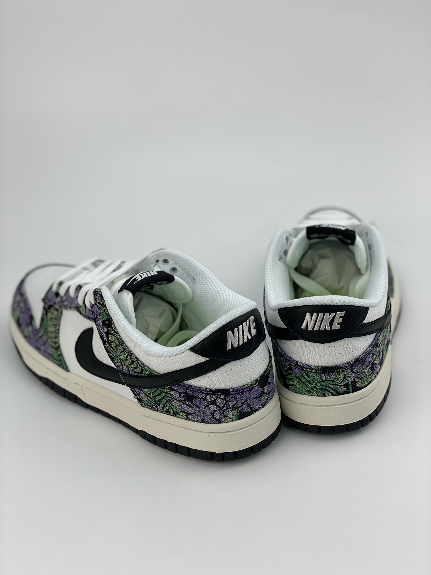 NIKE SB Dunk Low Next Nature Floral Tapestry White and Black Flower FN7105-030