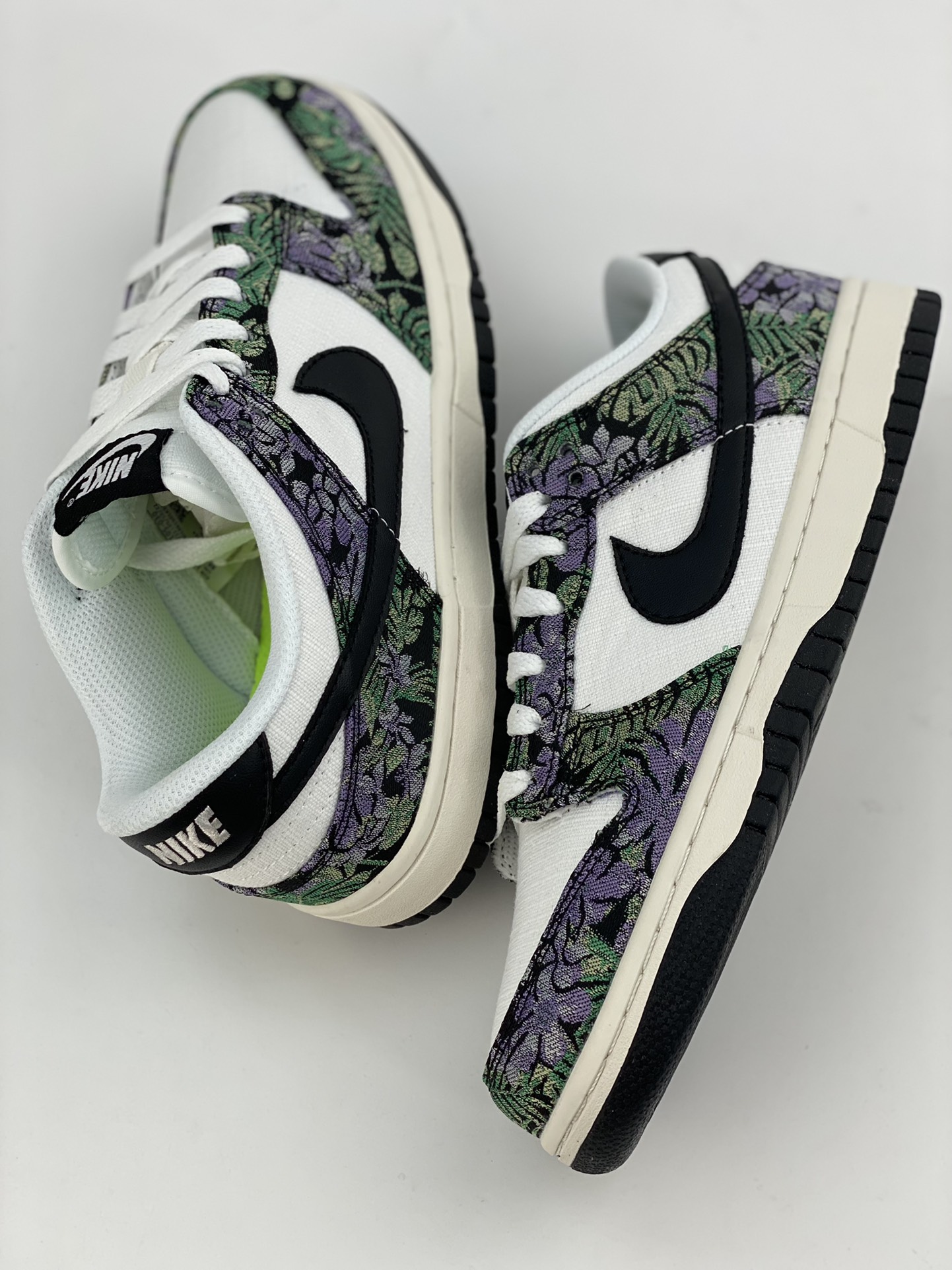 NIKE SB Dunk Low Next Nature Floral Tapestry White and Black Flower FN7105-030