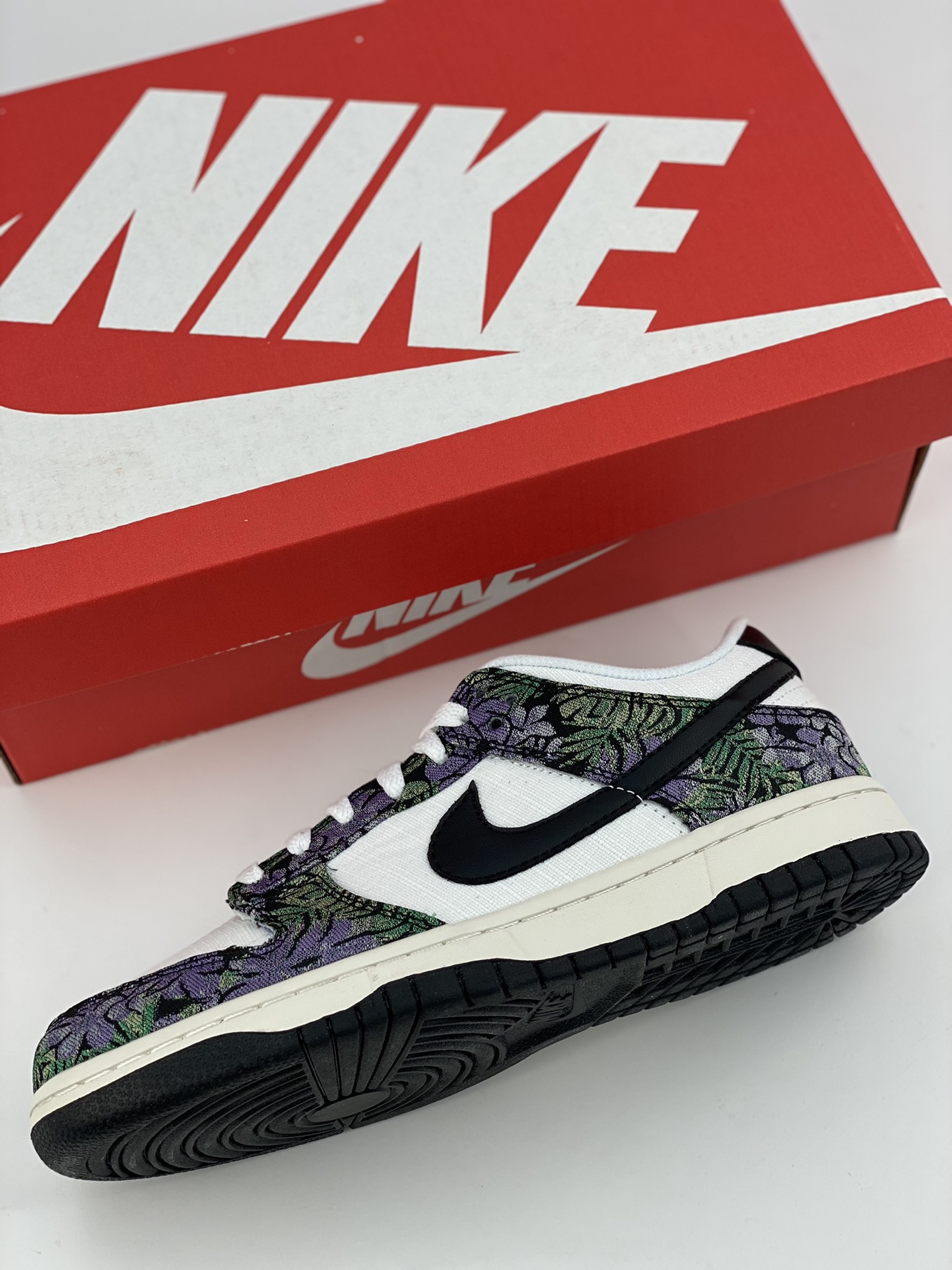 200 NIKE SB Dunk Low Next Nature Floral Tapestry 白黑花卉 FN7105-030