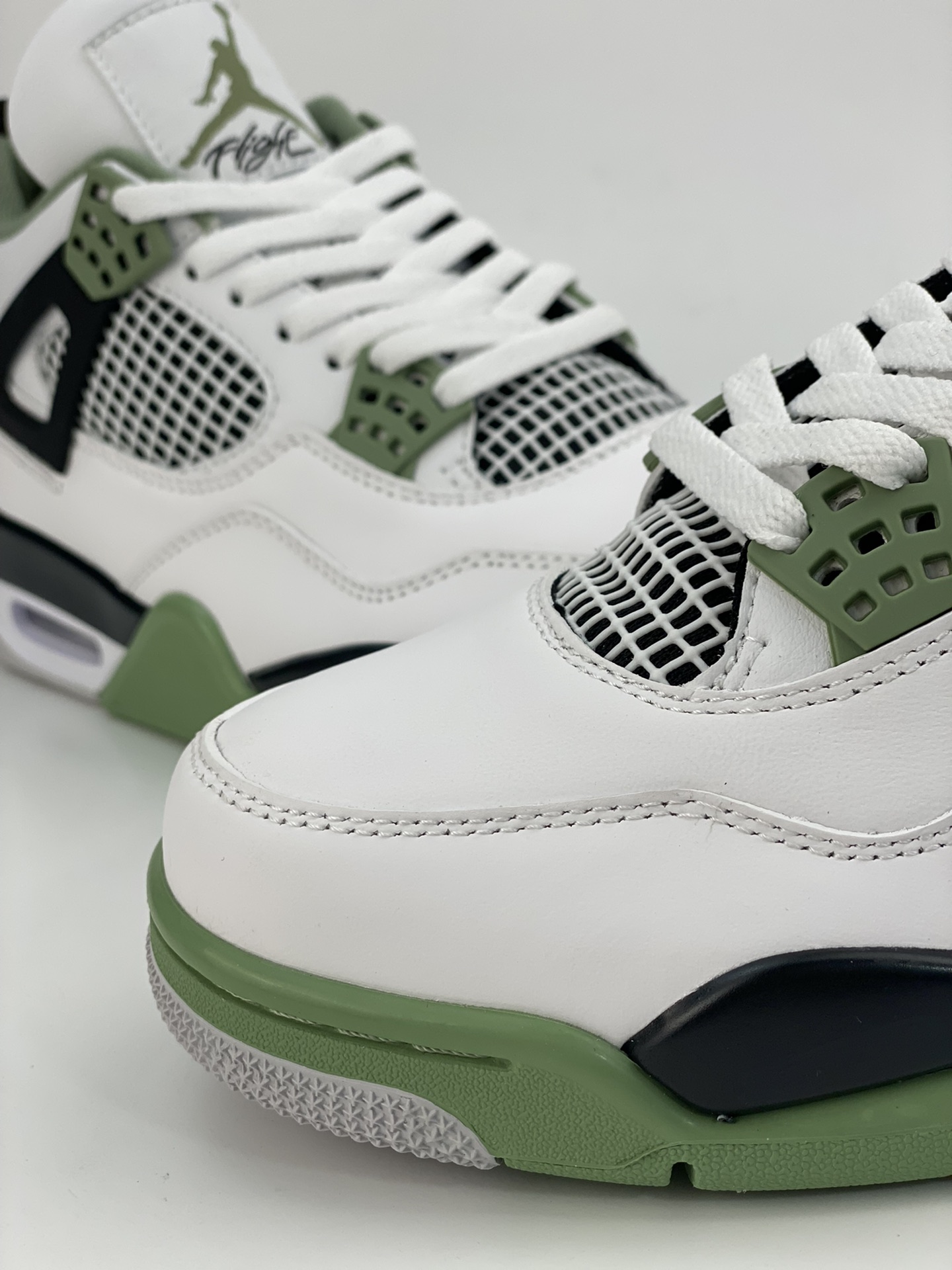 Nike Air Jordan 4 Retro ”Oil Green/Seafoam” Sage AQ9129-103