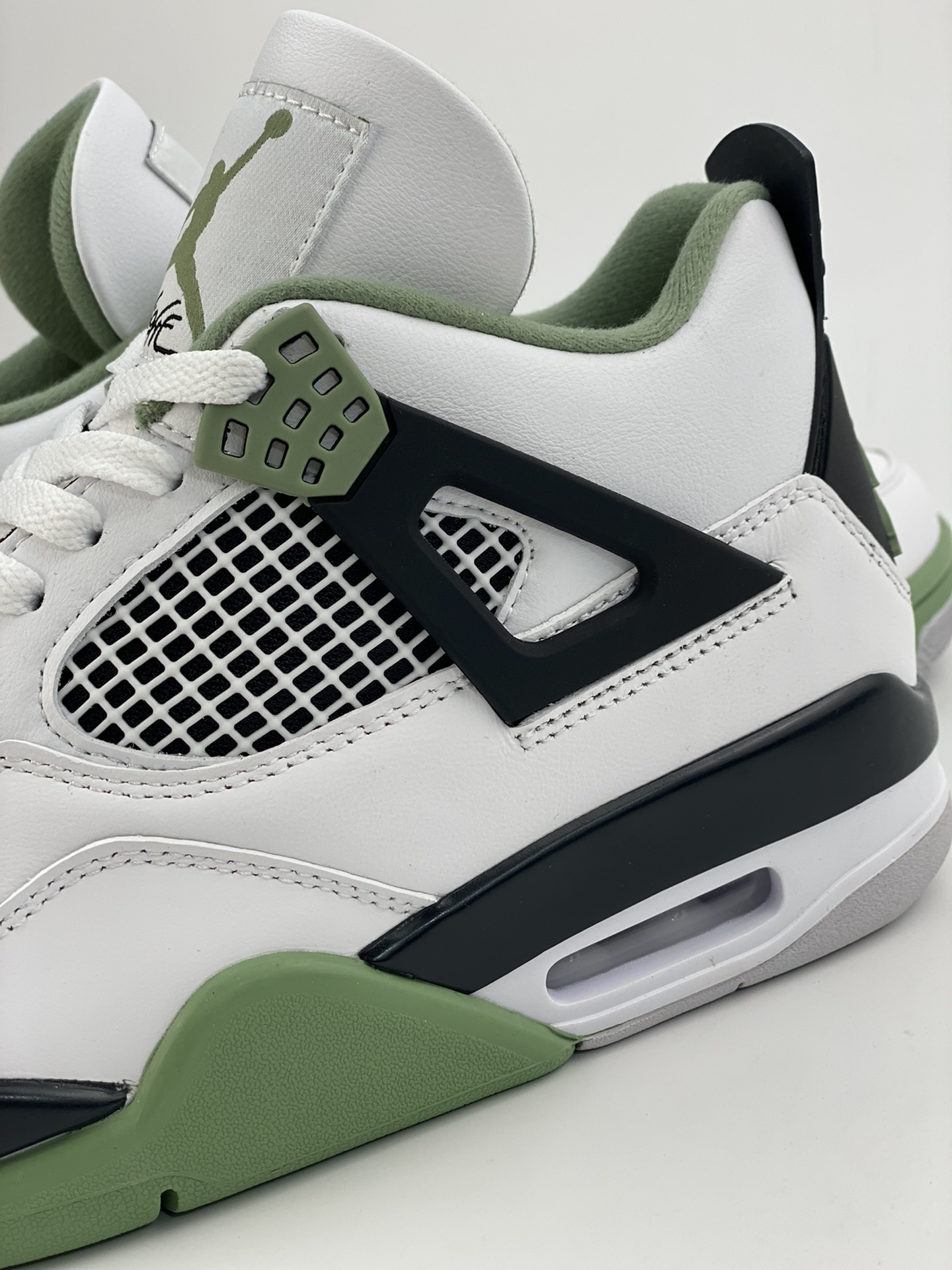 Nike Air Jordan 4 Retro ”Oil Green/Seafoam” Sage AQ9129-103