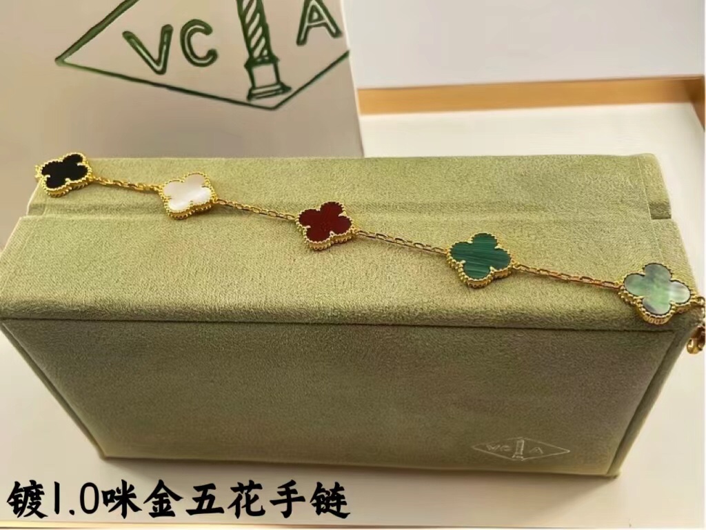 ❤️145包邮/原单代购级别
新款vca粗链条天然五色贝母黄金色
v金材质制作,工艺细腻,细节完美,持久保色!
对版CNC扣 比K金工艺还高级。
总长: 19cm 戴第4朵花15~17.5cm 不限制手围
新款vca粗链条天然五色贝母黄金色
v金材质制作,工艺细腻,细节完美,持久保色!
对版CNC扣 比K金工艺还高级。
总长: 19cm 戴第4朵花15~17.5cm 不限制手围