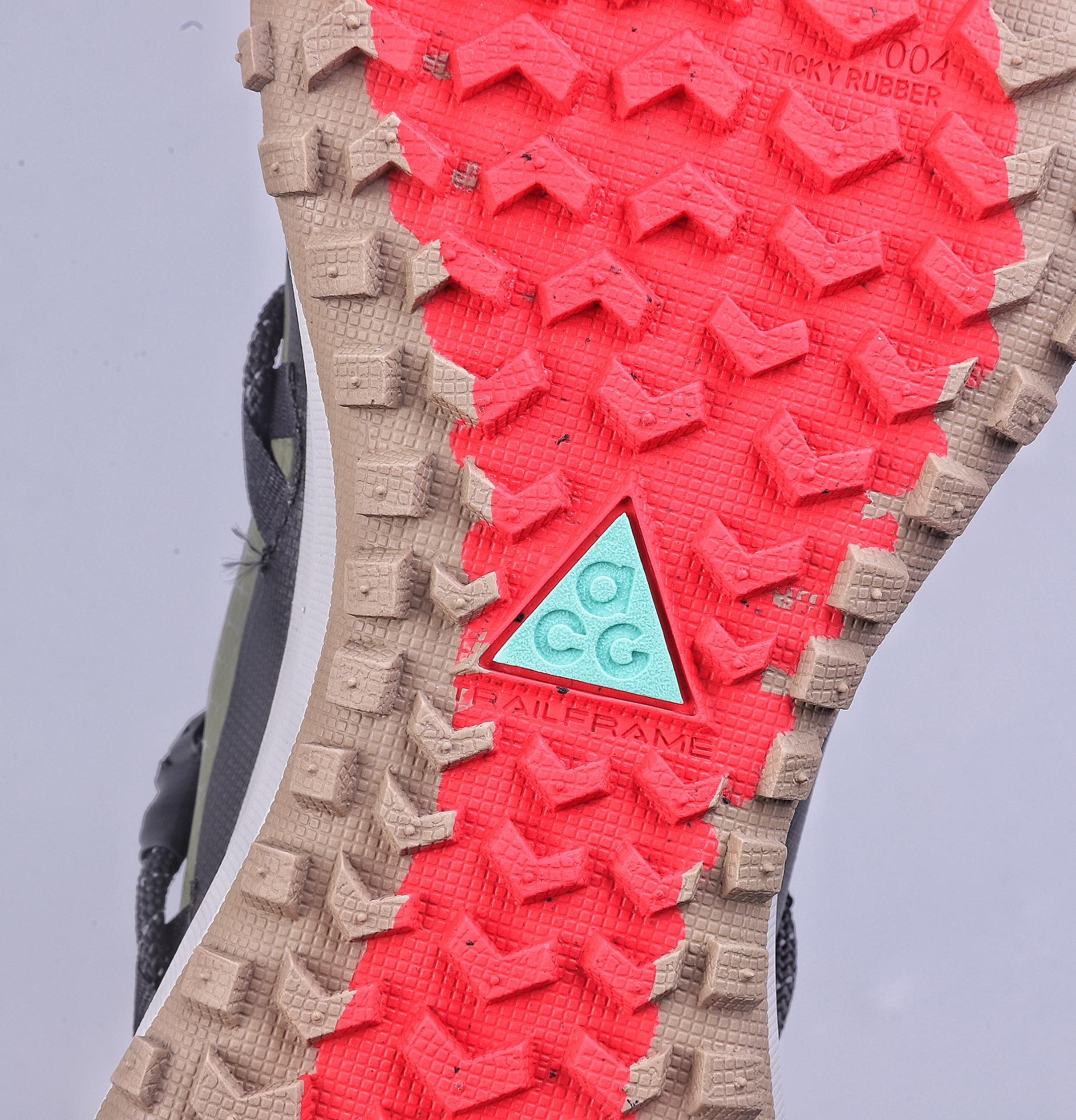 200 Nike ACG Mountain Fly Low GTX SE 户外登山运动鞋 DO9334-300