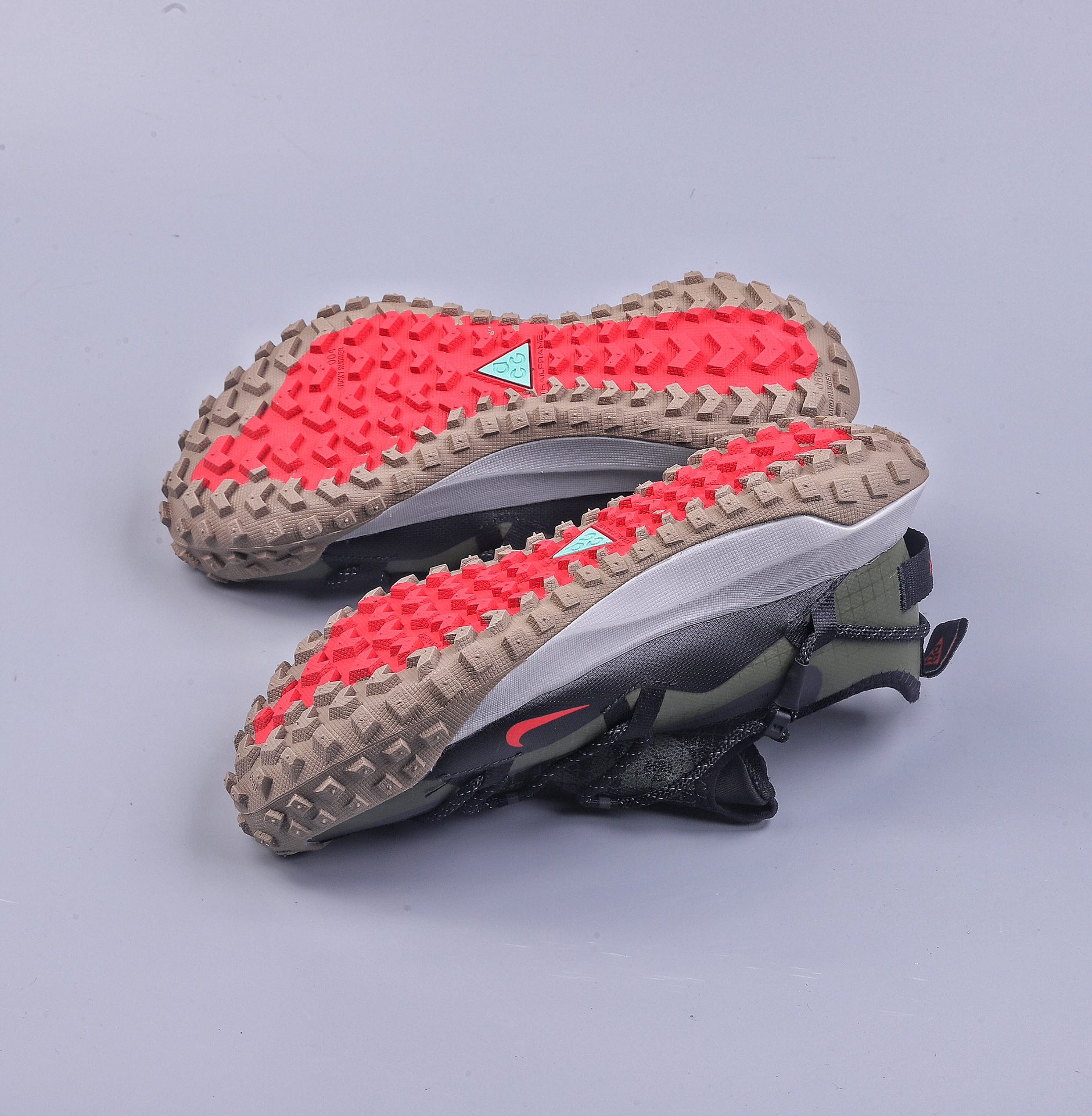 200 Nike ACG Mountain Fly Low GTX SE 户外登山运动鞋 DO9334-300