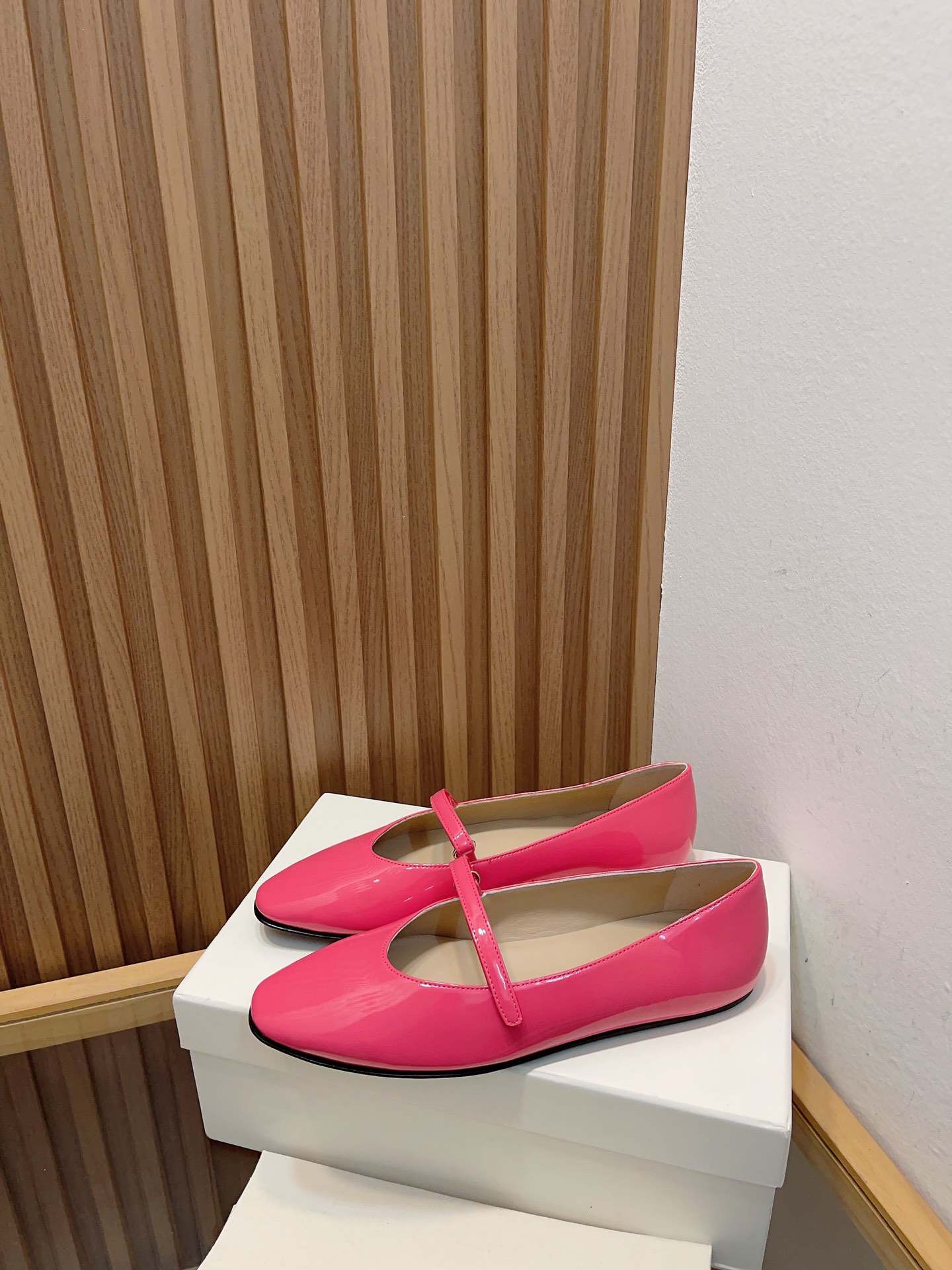 2023 Classic Mary’s Single Shoes: Almond-Shaped, Adjustable, Premium Materials, Elegant Simplicity