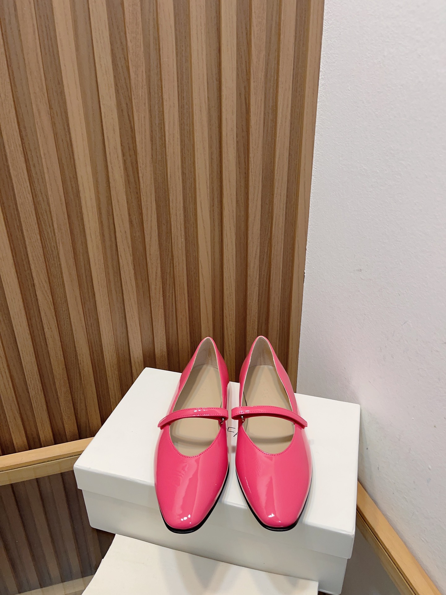 2023 Classic Mary’s Single Shoes: Almond-Shaped, Adjustable, Premium Materials, Elegant Simplicity - 图片 2