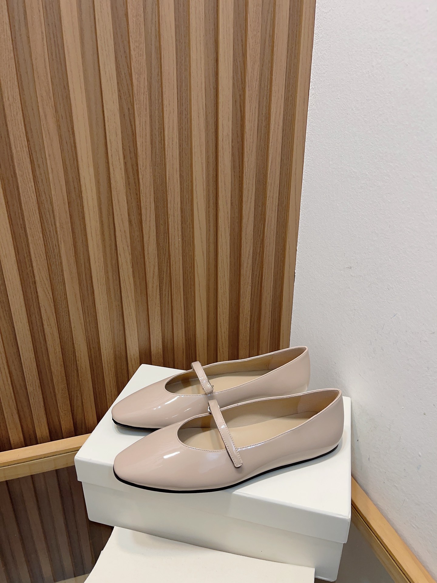 2023 Classic Mary’s Single Shoes: Simple Elegance with Quality Materials