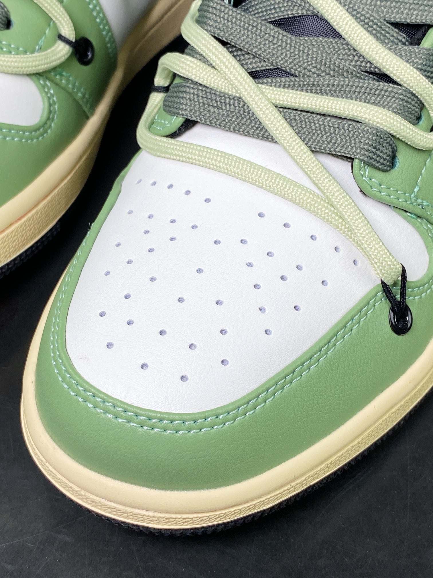 Air Jordan 1 Low GS ”Matcha/Cream Green” AJ1 Jordan generation low-top basketball shoes ”Dark Green White Gray Smiling Face Skull Tie Rope” 553558-062