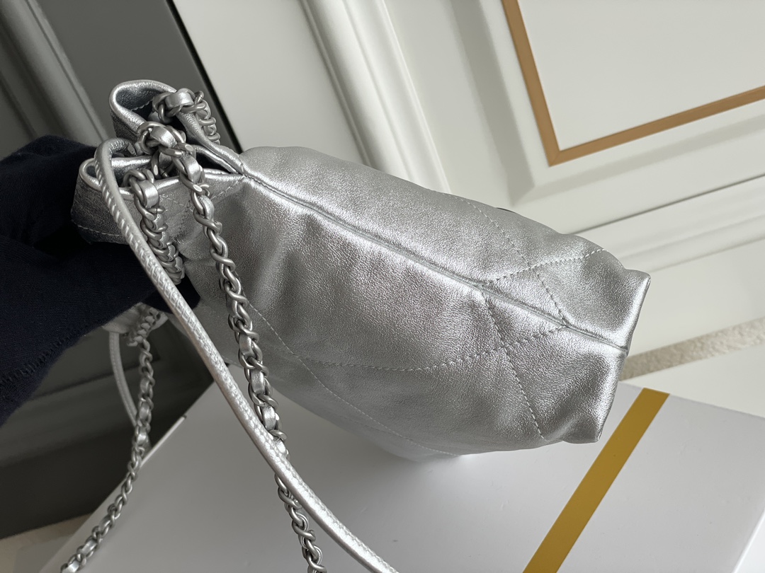 🌼现货 白金版▪️正品级 包装如图𝗖𝗵𝗮𝗻𝗲𝟭 𝟮𝟯𝐏 新色𝖬𝗂𝗇𝗂 𝟤𝟤𝖡𝖺𝗀 银色专柜售价𝟥𝟪𝟤𝟢𝟢