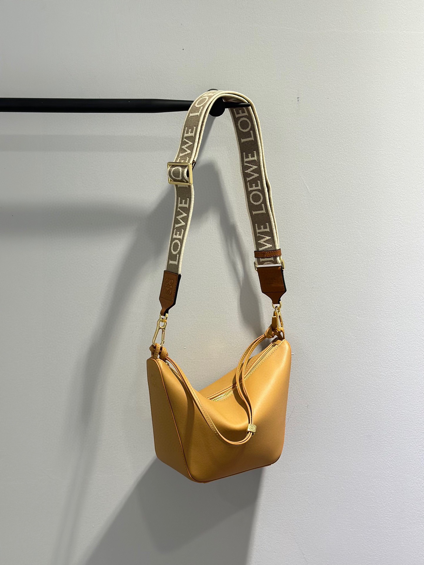 Loewe Hammock Crossbody & Shoulder Bags Wholesale Imitation Designer Replicas
 Cowhide Underarm