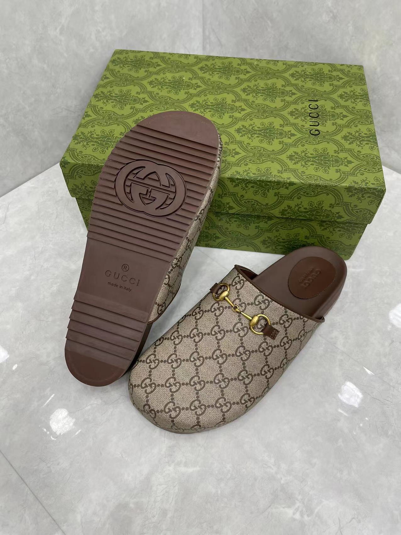 P210Gucci Hombre Mujer Zapatillas GG Horsebit Buckle Mule Shoes Los detalles de la marca añaden un t