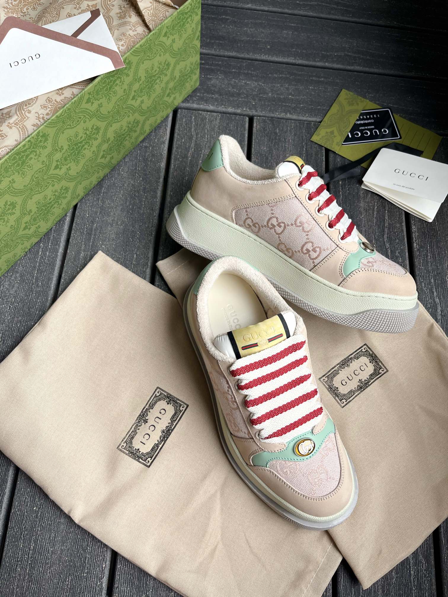 Кроссовки Gucci с массивной подошвой и красно-белыми шнурками