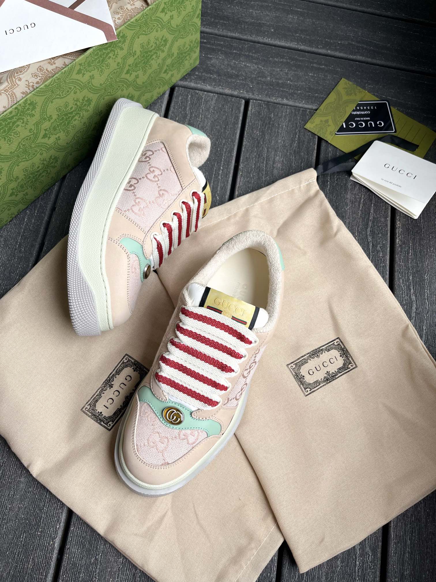 Кроссовки Gucci с массивной подошвой и красно-белыми шнурками