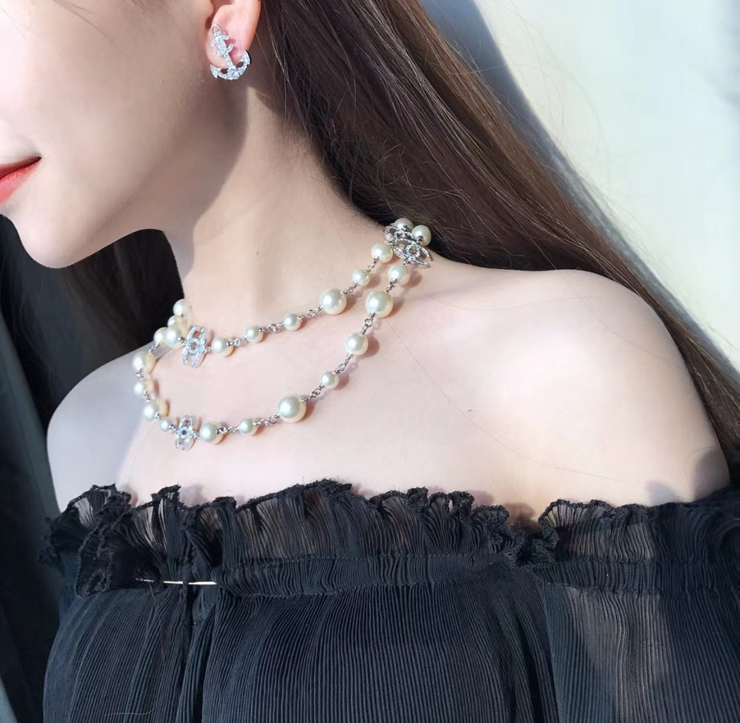 NO:721103,Necklace wearing picture reference, necklace, Cartier high-end jewelry19860909项链佩戴图参考,,necklace,卡迪亚高端饰品,Jewelry