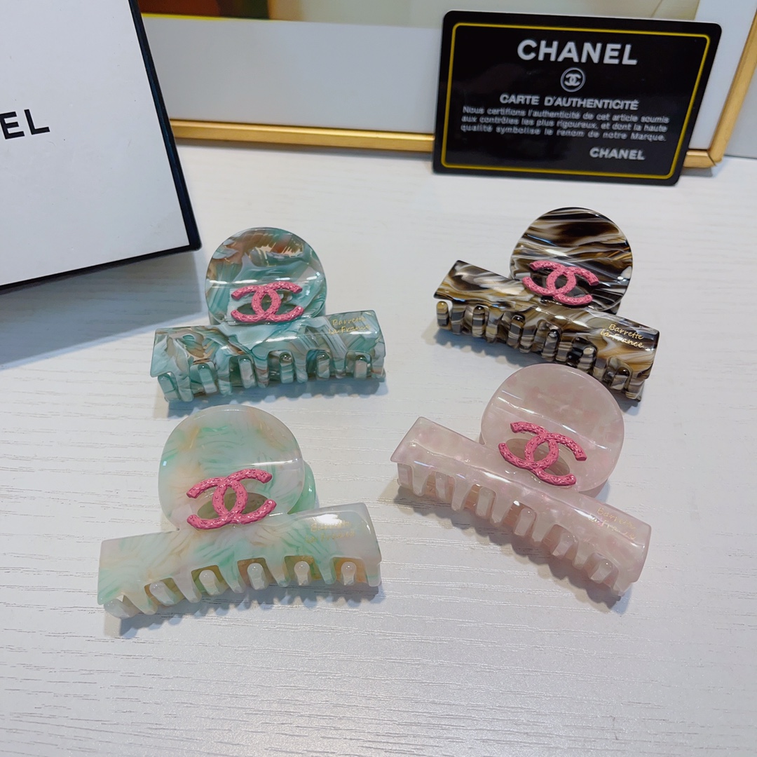 NO:280015,Chanel Xiaoxiang Chanel clip new resin logo clip versatile temperament, daily exquisite items, must-have items for fairies, treasure style, recommended style for closed eyes (single hair accessories, hairpins, chanel, hairpins19860909Chanel小香 Chanel抓夹 新款树脂logo抓夹 气质百搭 日常精致小单品 小仙女必入单品 宝藏款 闭眼入推荐款（单发饰,发夹,chanel,hairpins,accessory