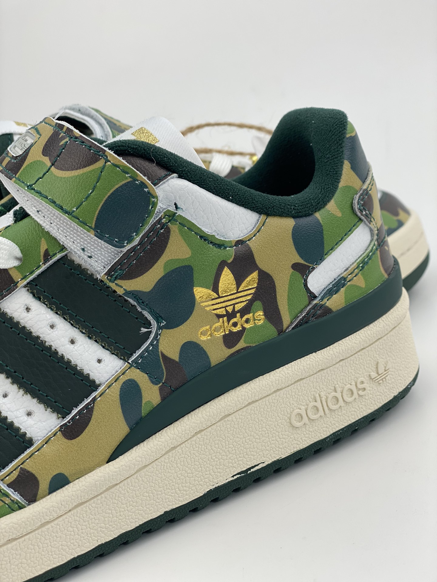 Overseas channel version original box original label A Bathing Ape/BAPE x Adidas Originals Forum 84 Low Clover Low State ID4771