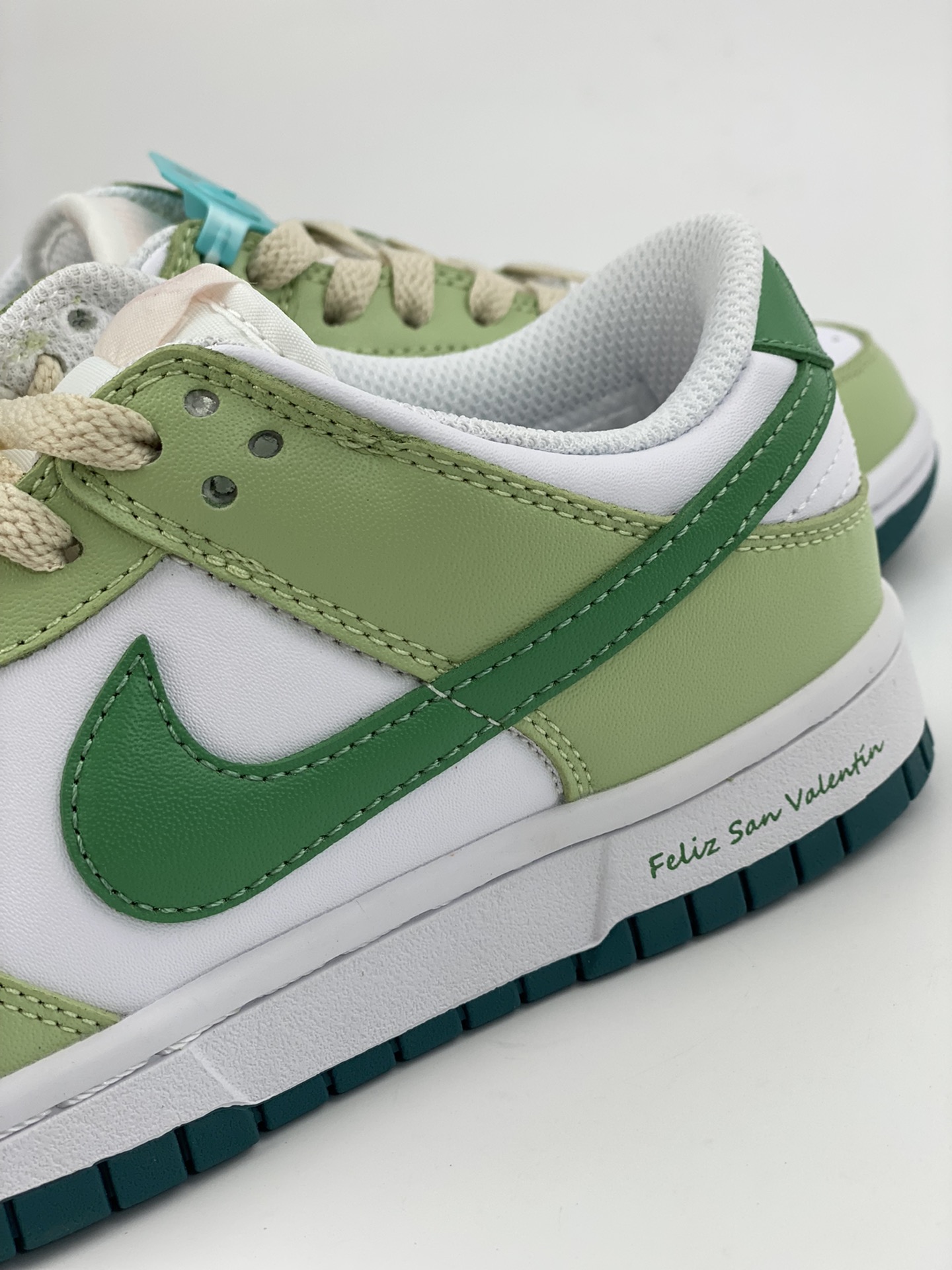 Nike Dunk SB Low Sea Salt Milk Green White FD9911-101