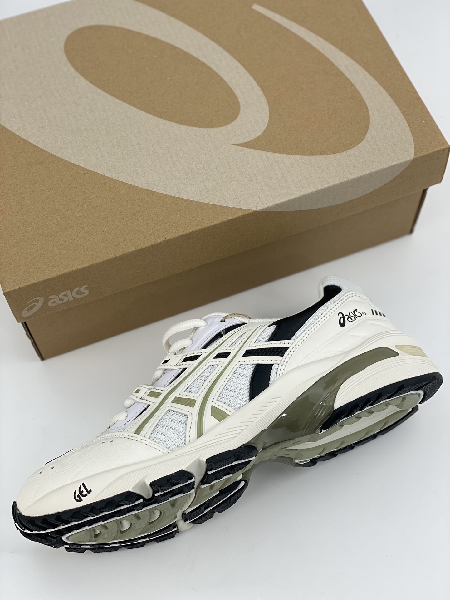 /ASICS Tiger GEL-1090 series uses environmentally friendly space leather, breathable and partially mesh upper material 1203A243-028