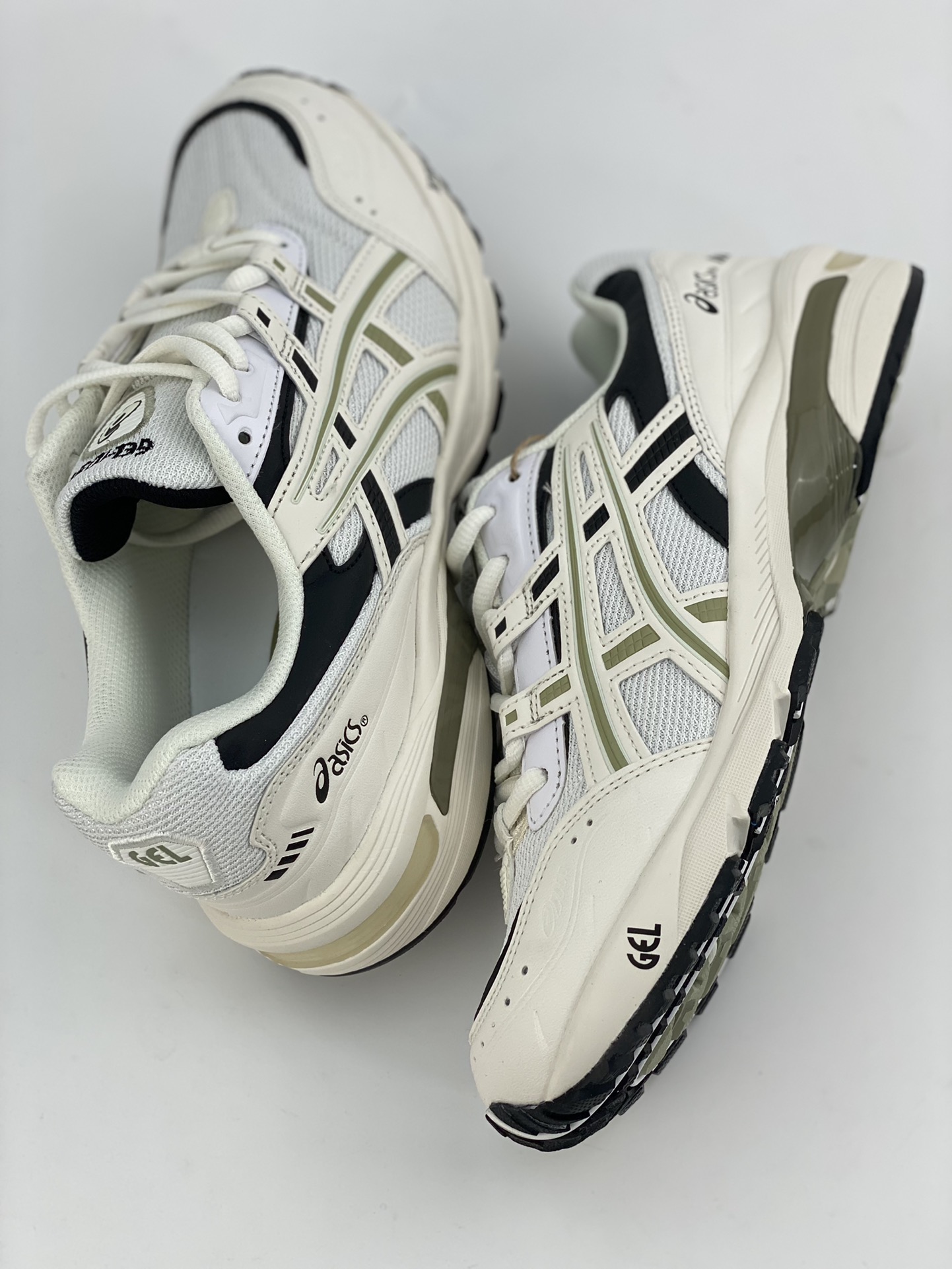 /ASICS Tiger GEL-1090 series uses environmentally friendly space leather, breathable and partially mesh upper material 1203A243-028