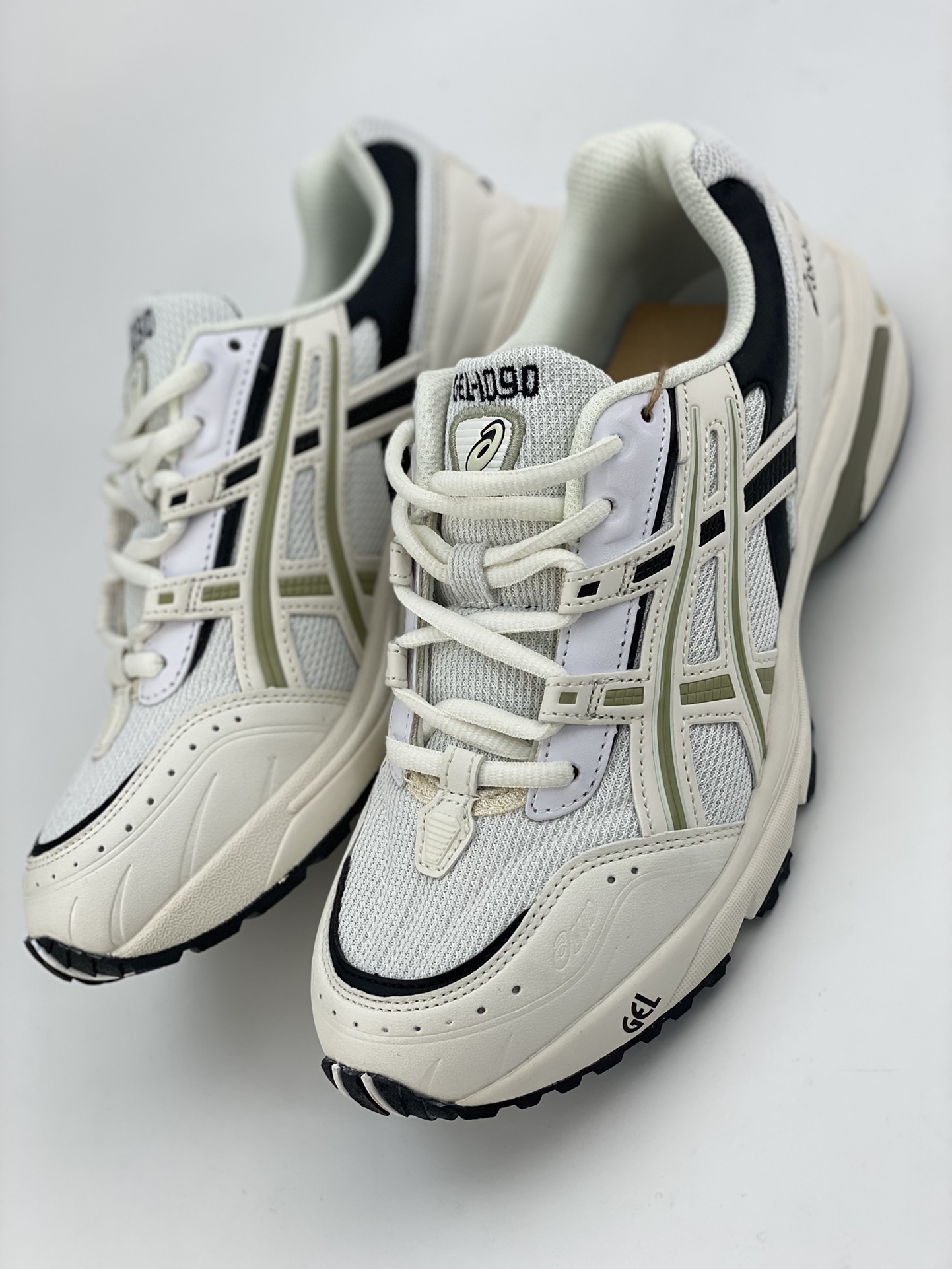 /ASICS Tiger GEL-1090 series uses environmentally friendly space leather, breathable and partially mesh upper material 1203A243-028