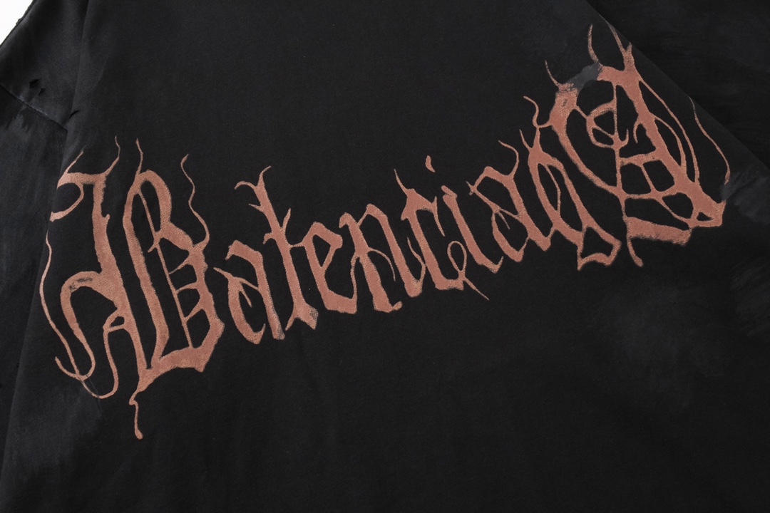 Balenciaga Camiseta de Manga Corta con Logo de Letras Sánscritas Vintage 6 i1687289278 4660 4