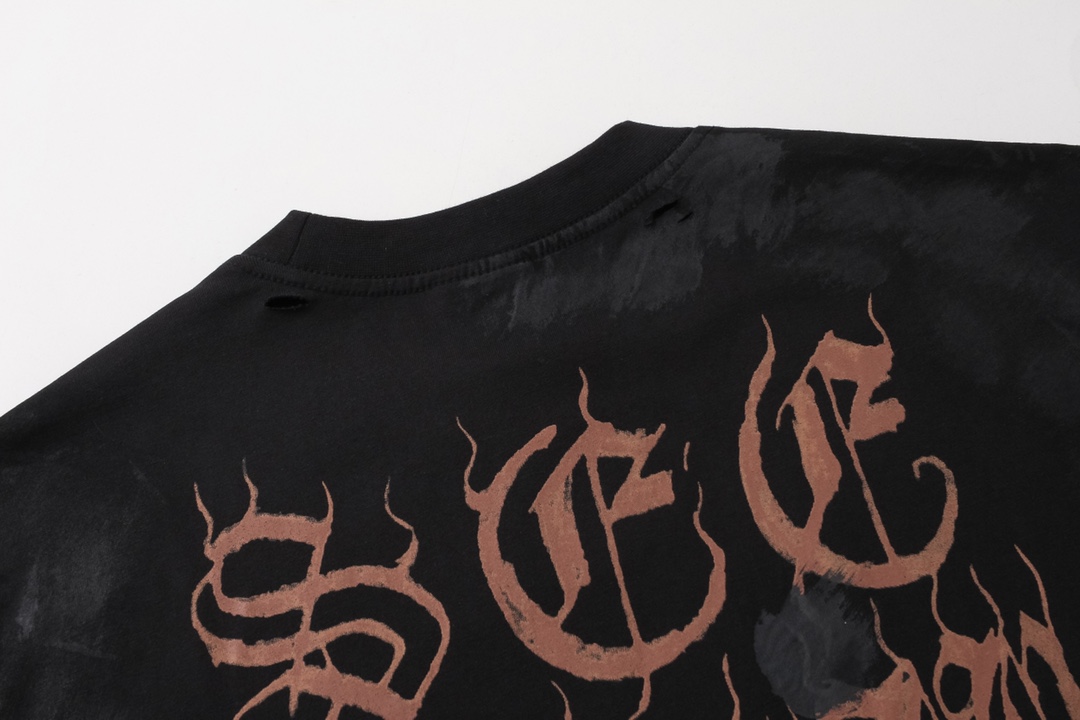 Balenciaga Camiseta de Manga Corta con Logo de Letras Sánscritas Vintage 8 i1687289278 5766 6