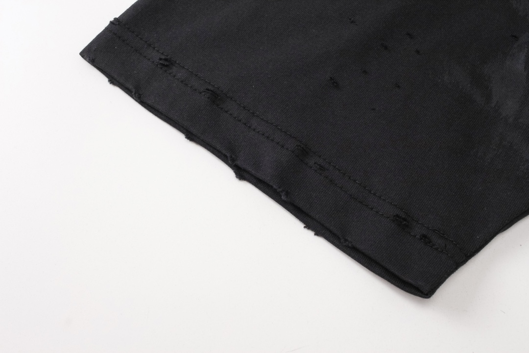 Balenciaga Camiseta de Manga Corta con Logo de Letras Sánscritas Vintage 5 i1687289278 6689 3