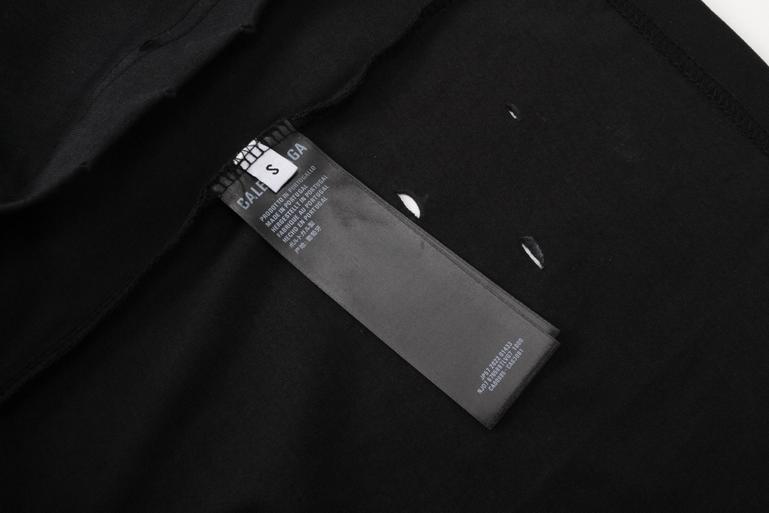 Balenciaga Camiseta de Manga Corta con Logo de Letras Sánscritas Vintage 10 i1687289278 7144 8