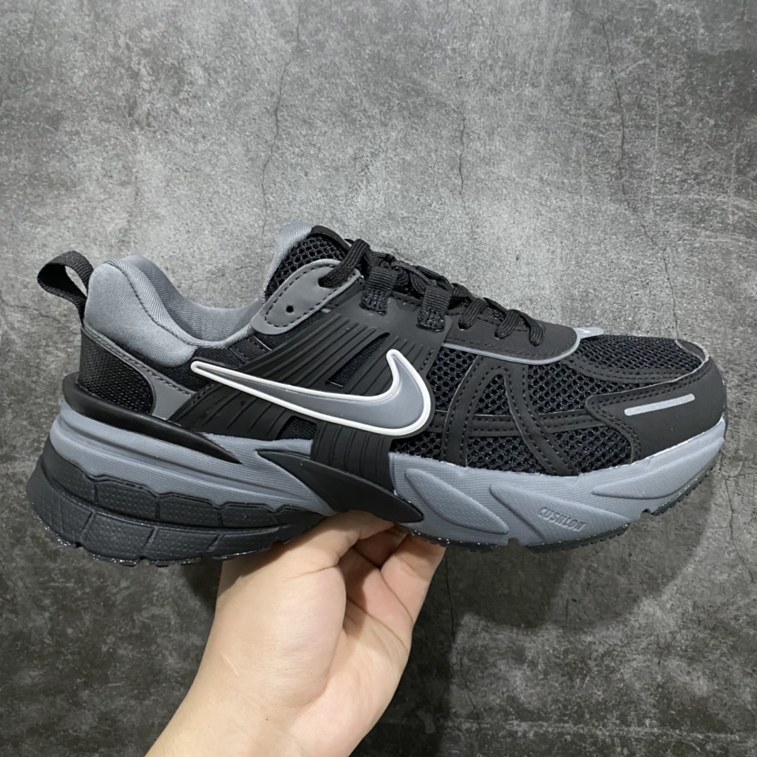 [Pure original] NIKE V2K Runtekk running shoes retro trend mesh breathable sports shoes black and gray new color FD0736-102