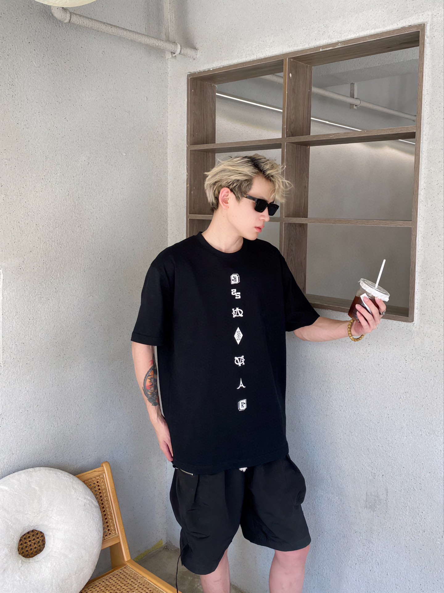 GIVENCHYGIVENCHY 23ss printed letter short sleeve upper body effect