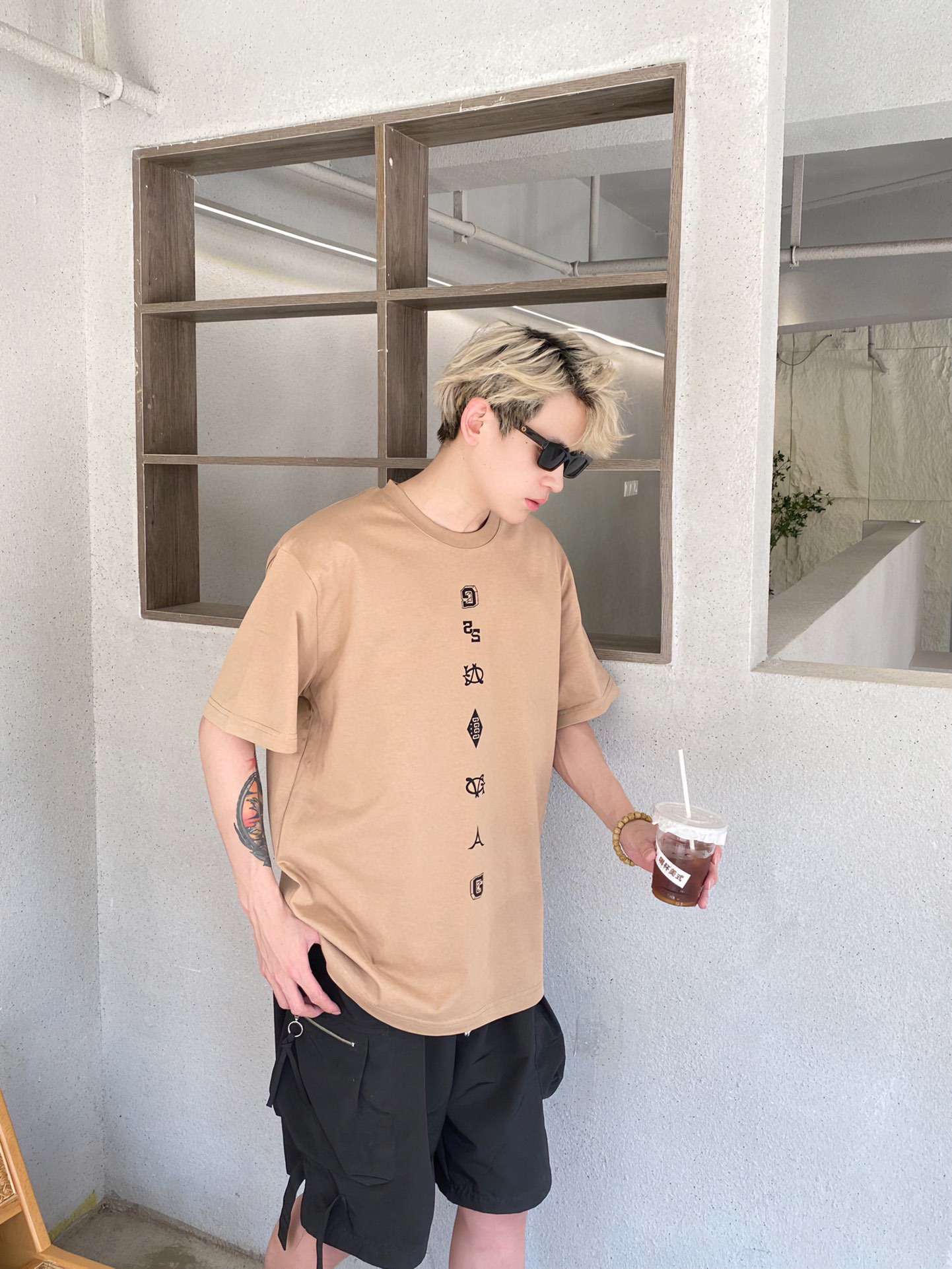 GIVENCHYGIVENCHY 23ss printed letter short sleeve upper body effect