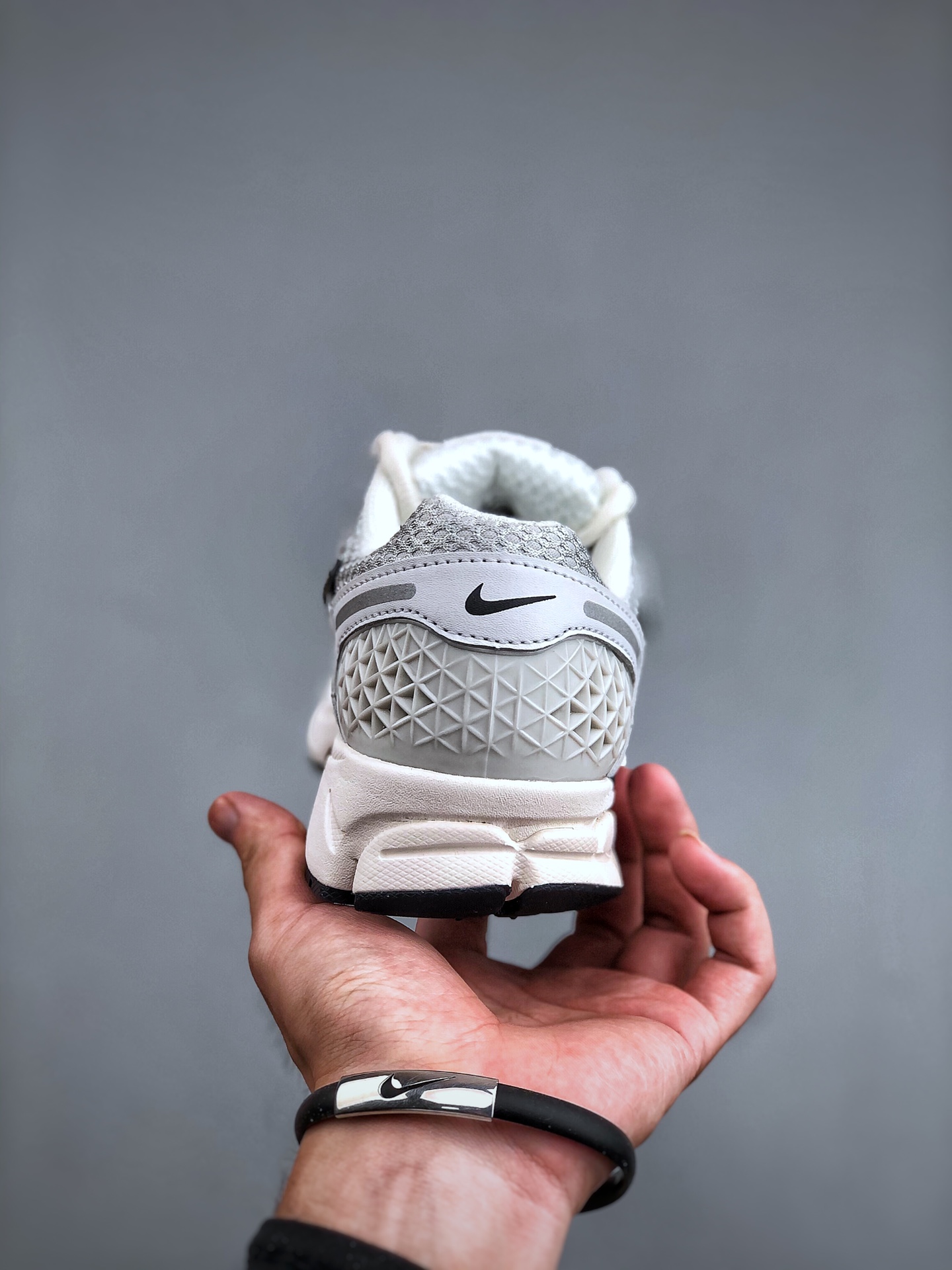 跑步鞋, Photon Dust, Nike Zoom Vomero 5“Photon Dust”, Nike Zoom Vomero 5, FD0884 025 - 耐克 Nike Zoom Vomero 5“Photon Dust”减震防滑耐磨 低帮 休闲运动跑步鞋 女款 白色 FD0884 025