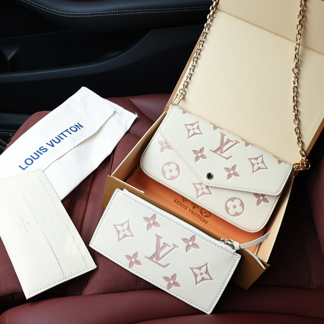 Lv新款三合一信封 本款 Pochette Félicie 链条包为 Monogram Empreinte 皮革描绘 Monogram 印花,其信封式构型包含可拆卸内袋,系上链条即可完成手拿包和肩背包的随心转换. 规格:21*12*3cm
