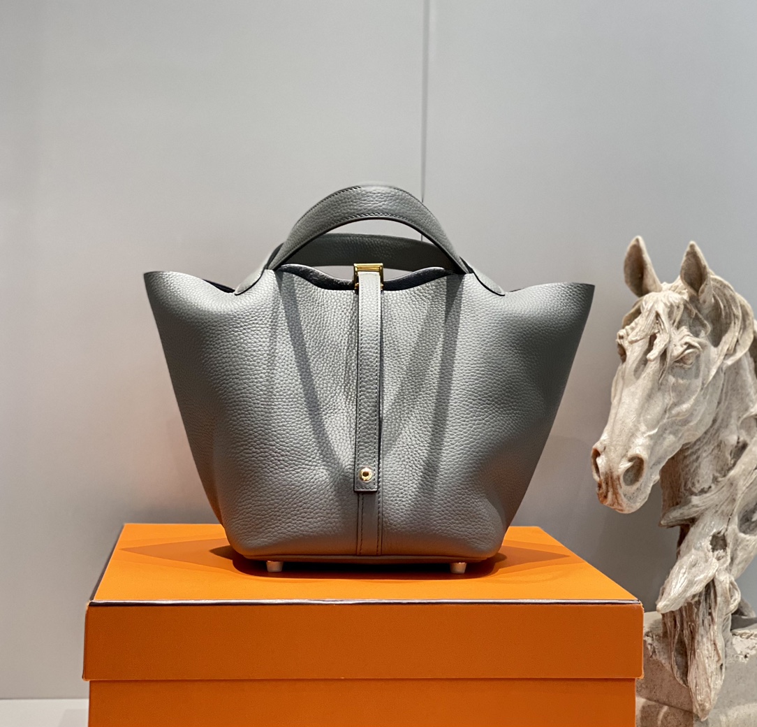 Hermès Picotin Lock 22 Handbag in Cloud Gray, Cowhide Leather, 22 cm 4 i1687320470 5702 3