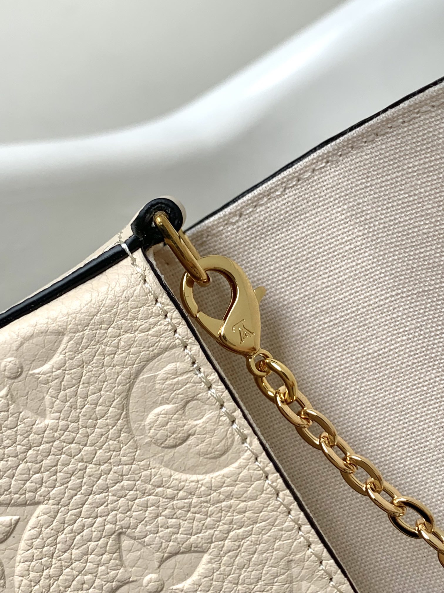 Louis Vuitton Felicie Cream Chain Pochette