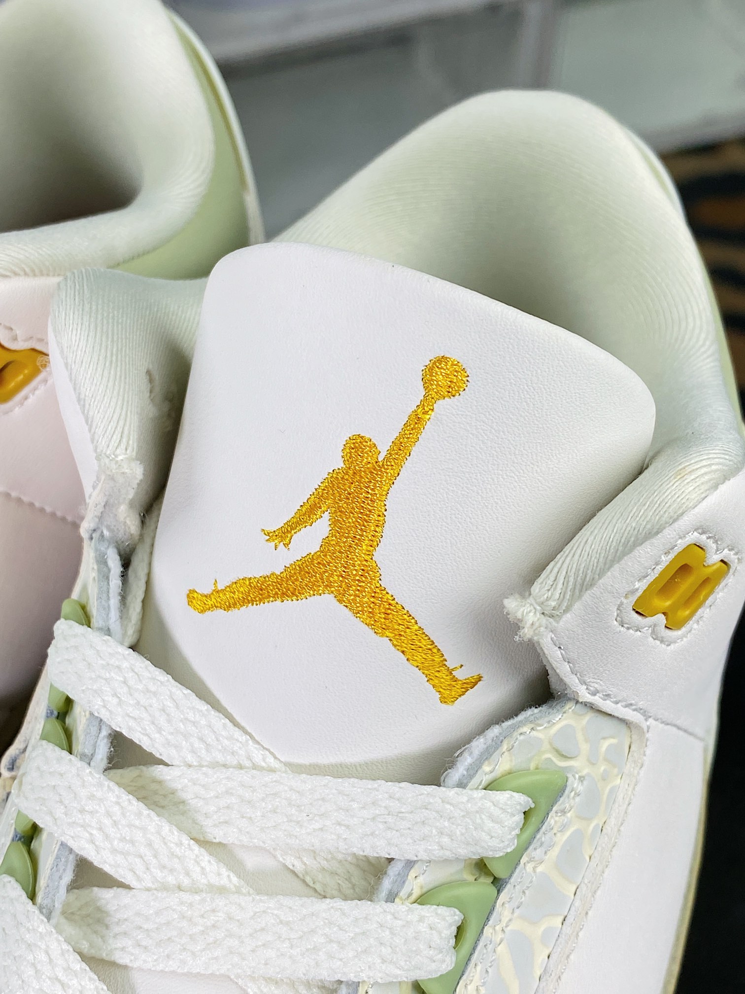 260  Air Jordan 3 Retro”Year of the Rabbit”迈克尔·乔丹AJ3代中帮篮球鞋“皮革白绿兔年”DX6660-800