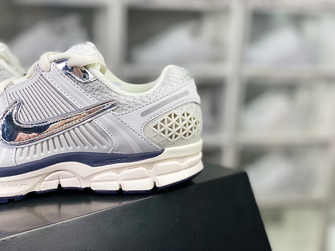 240 Zoom Vomero 5”White/Black/Silver”佛莫罗5代系列经典复古休闲运动慢跑鞋“白黑电镀银”FD0884-025-莆田鞋,莆田鞋货源,高仿鞋,高仿鞋货源,安福档口,莆田高仿鞋,莆田鞋批发,高仿鞋批发,莆田高仿运动鞋,高仿运动鞋,莆田运动鞋 240 Zoom Vomero 5”White/Black/Silver”佛莫罗5代系列经典复古休闲运动慢跑鞋“白黑电镀银”FD0884-025