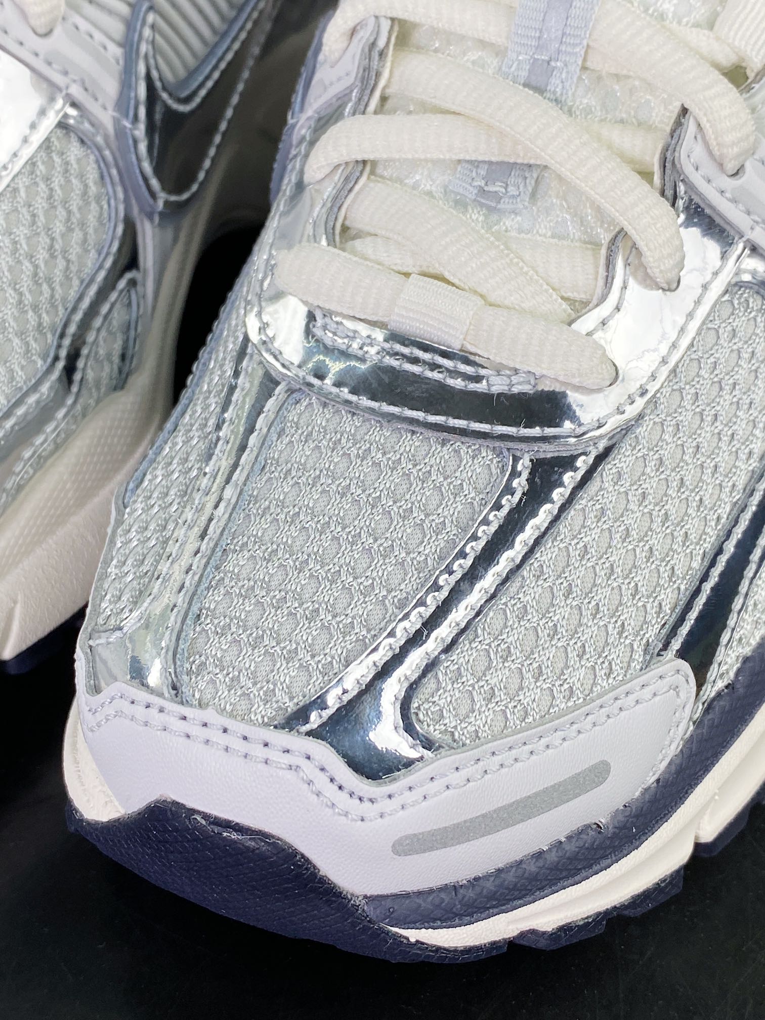 240 Zoom Vomero 5”White/Black/Silver”佛莫罗5代系列经典复古休闲运动慢跑鞋“白黑电镀银”FD0884-025-莆田鞋,莆田鞋货源,高仿鞋,高仿鞋货源,安福档口,莆田高仿鞋,莆田鞋批发,高仿鞋批发,莆田高仿运动鞋,高仿运动鞋,莆田运动鞋 240 Zoom Vomero 5”White/Black/Silver”佛莫罗5代系列经典复古休闲运动慢跑鞋“白黑电镀银”FD0884-025